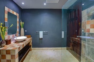 Luxury Villa Photo #31