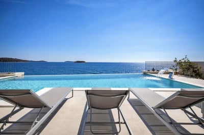 Luxury Villa Photo #6