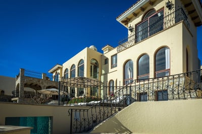Luxury Villa Photo #6