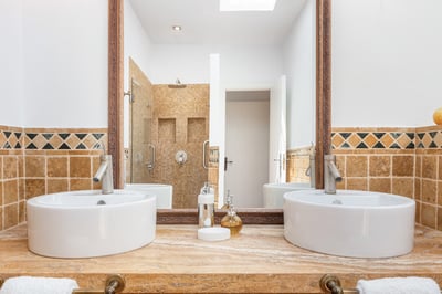 Luxury Villa Photo #33