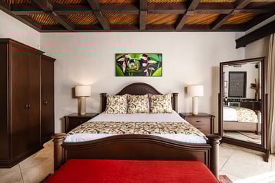 Luxury Villa Photo #34
