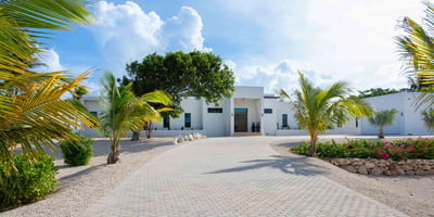Luxury Villa Photo #9