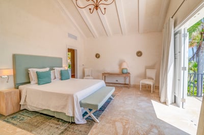 Luxury Villa Photo #17