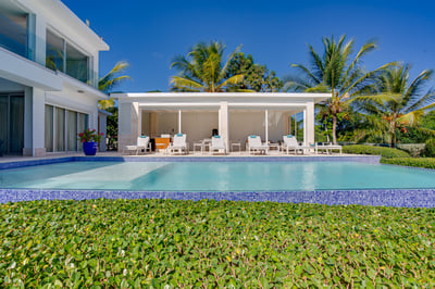 Luxury Villa Photo #13