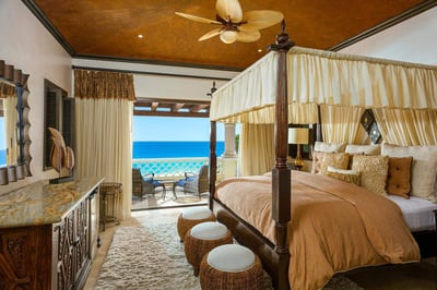 Luxury Villa Photo #26