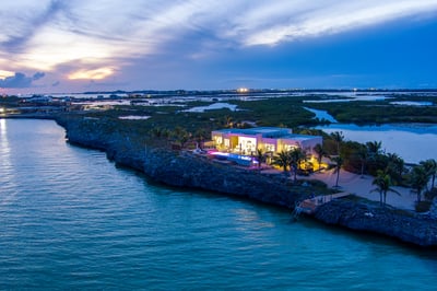 Luxury Villa Photo #40
