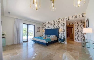 Luxury Villa Photo #24