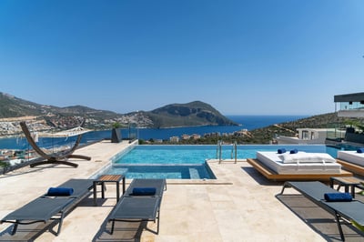 Luxury Villa Photo #6