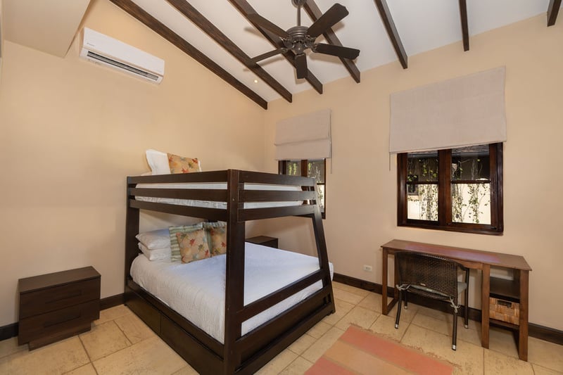 38 Avenida la Antigua