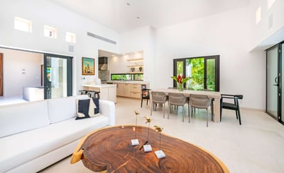 Luxury Villa Photo #9