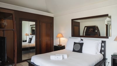 Bedroom 4: Located on a different level. King size bed, air conditioning, HD-TV with Canal Sate