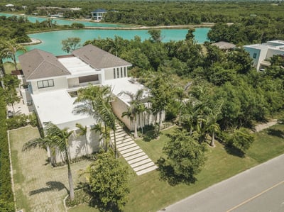 Luxury Villa Photo #50
