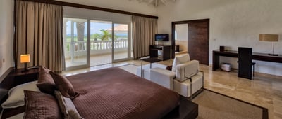Luxury Villa Photo #23