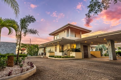 Luxury Villa Photo #17