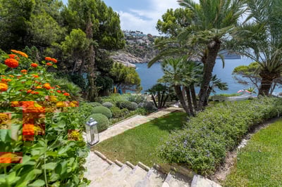 Luxury Villa Photo #17