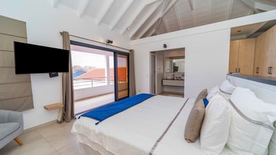 Luxury Villa Photo #37