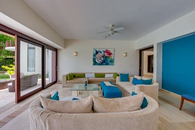 Luxury Villa Photo #18