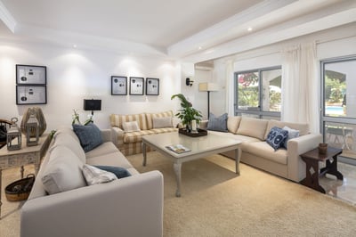 Luxury Villa Photo #13