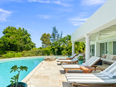 Luxury Villa Photo #3