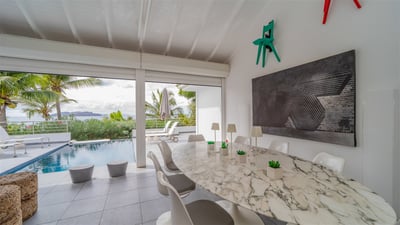Kitchen & Dining Area: Fully equipped with bar, electric oven, gas stove, dishwasher, fridge and fre