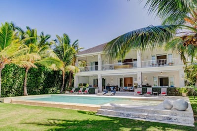 Luxury Villa Photo #3