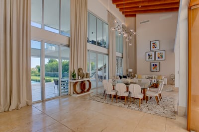 Luxury Villa Photo #23