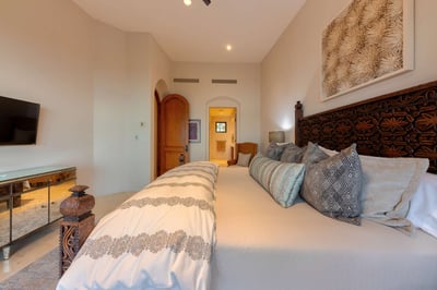 Luxury Villa Photo #52