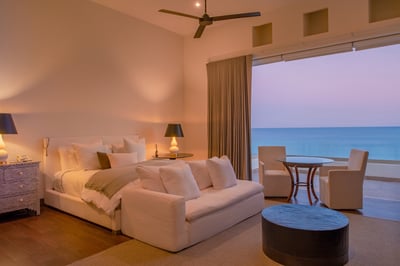Luxury Villa Photo #32