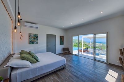 Luxury Villa Photo #15