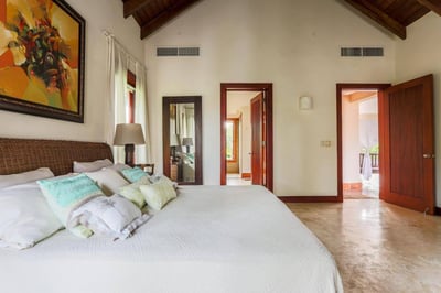Luxury Villa Photo #35