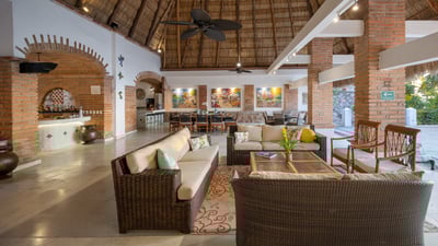 Luxury Villa Photo #16