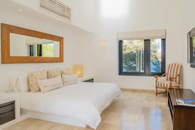 Luxury Villa Photo #39