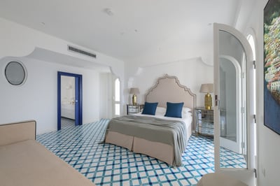 Luxury Villa Photo #32