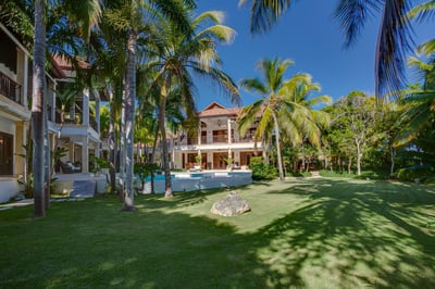 Luxury Villa Photo #4