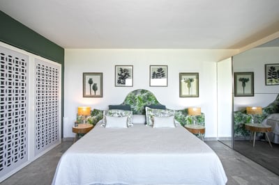 Luxury Villa Photo #35