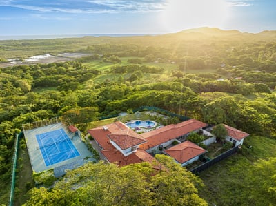 Luxury Villa Photo #3