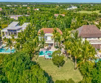 Luxury Villa Photo #3