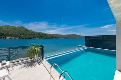 Luxury Villa Photo #5