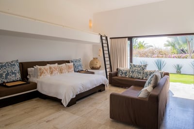 Luxury Villa Photo #24