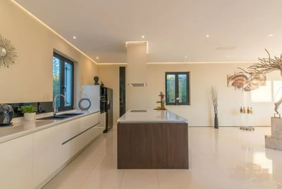 Luxury Villa Photo #12
