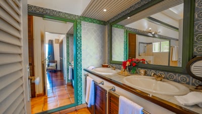 Luxury Villa Photo #30