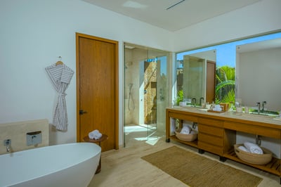 Luxury Villa Photo #26