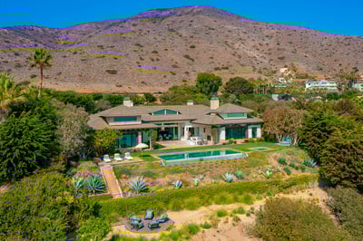 Luxury Villa Photo #3