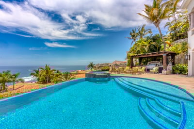 Luxury Villa Photo #3