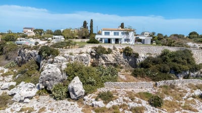 Luxury Villa Photo #3