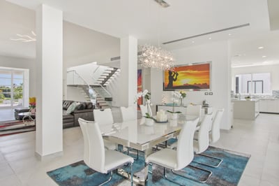 Luxury Villa Photo #28