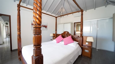 Luxury Villa Photo #36