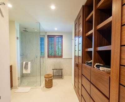 Luxury Villa Photo #18