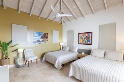 Luxury Villa Photo #35