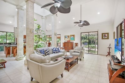 Luxury Villa Photo #17